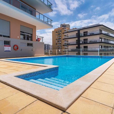 Sunny Brand New 2-Bedroom Apt - 500M From Praia Da Rocha With Ac And Pool! ปอร์ติเมา ภายนอก รูปภาพ