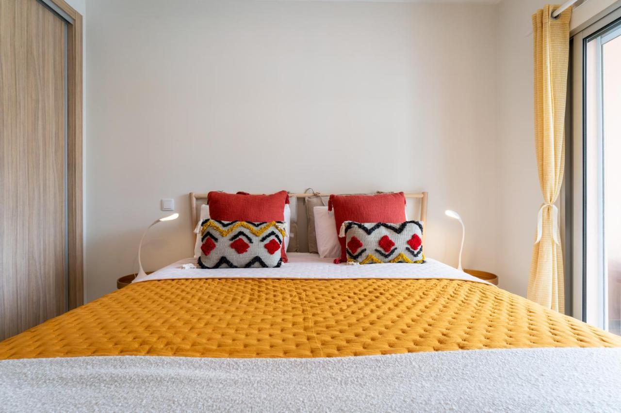 Sunny Brand New 2-Bedroom Apt - 500M From Praia Da Rocha With Ac And Pool! ปอร์ติเมา ภายนอก รูปภาพ
