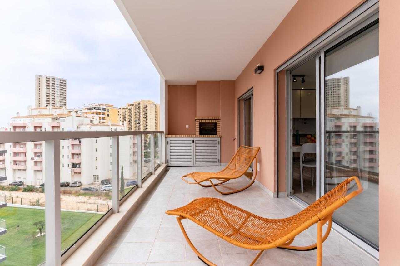Sunny Brand New 2-Bedroom Apt - 500M From Praia Da Rocha With Ac And Pool! ปอร์ติเมา ภายนอก รูปภาพ