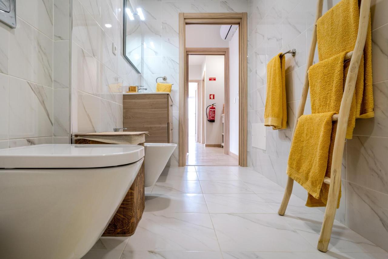 Sunny Brand New 2-Bedroom Apt - 500M From Praia Da Rocha With Ac And Pool! ปอร์ติเมา ภายนอก รูปภาพ