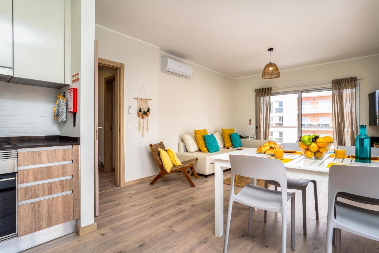 Sunny Brand New 2-Bedroom Apt - 500M From Praia Da Rocha With Ac And Pool! ปอร์ติเมา ภายนอก รูปภาพ