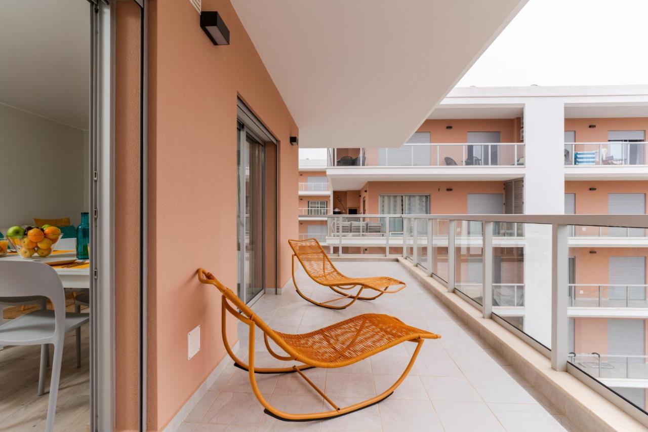 Sunny Brand New 2-Bedroom Apt - 500M From Praia Da Rocha With Ac And Pool! ปอร์ติเมา ภายนอก รูปภาพ