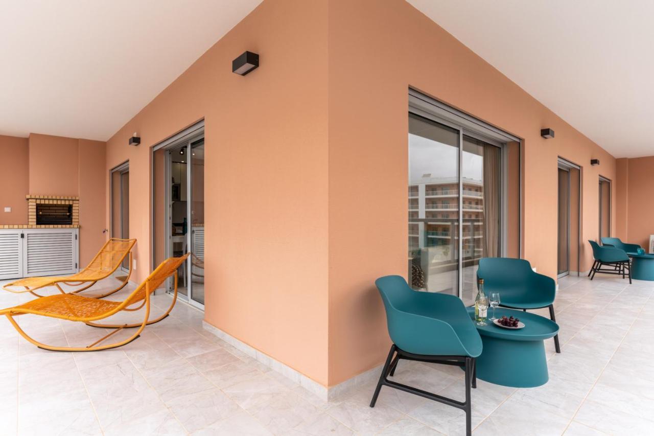 Sunny Brand New 2-Bedroom Apt - 500M From Praia Da Rocha With Ac And Pool! ปอร์ติเมา ภายนอก รูปภาพ