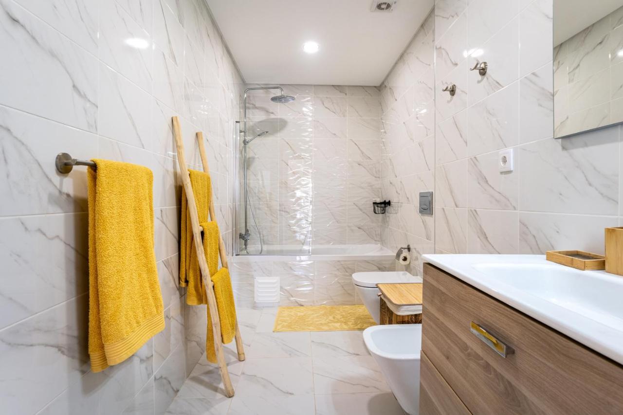 Sunny Brand New 2-Bedroom Apt - 500M From Praia Da Rocha With Ac And Pool! ปอร์ติเมา ภายนอก รูปภาพ
