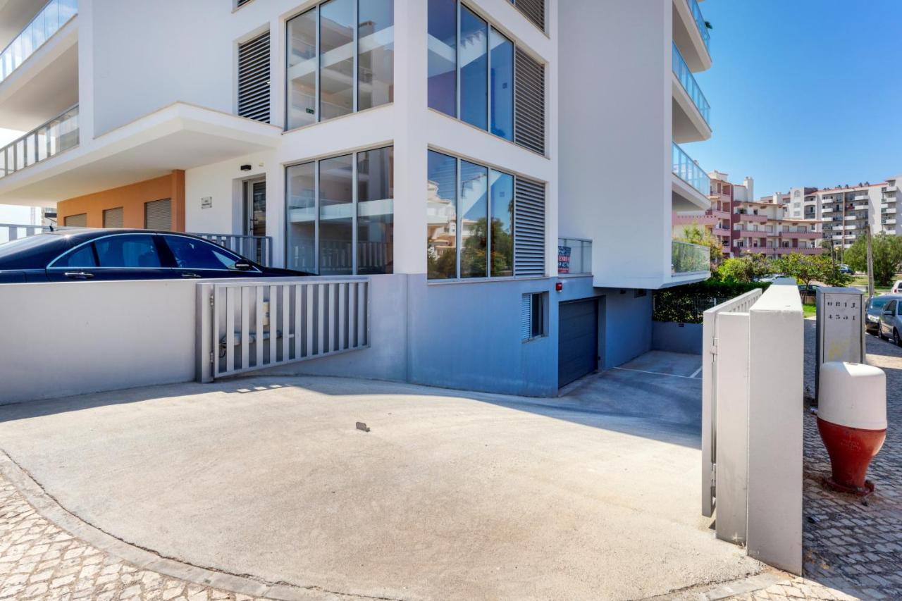 Sunny Brand New 2-Bedroom Apt - 500M From Praia Da Rocha With Ac And Pool! ปอร์ติเมา ภายนอก รูปภาพ